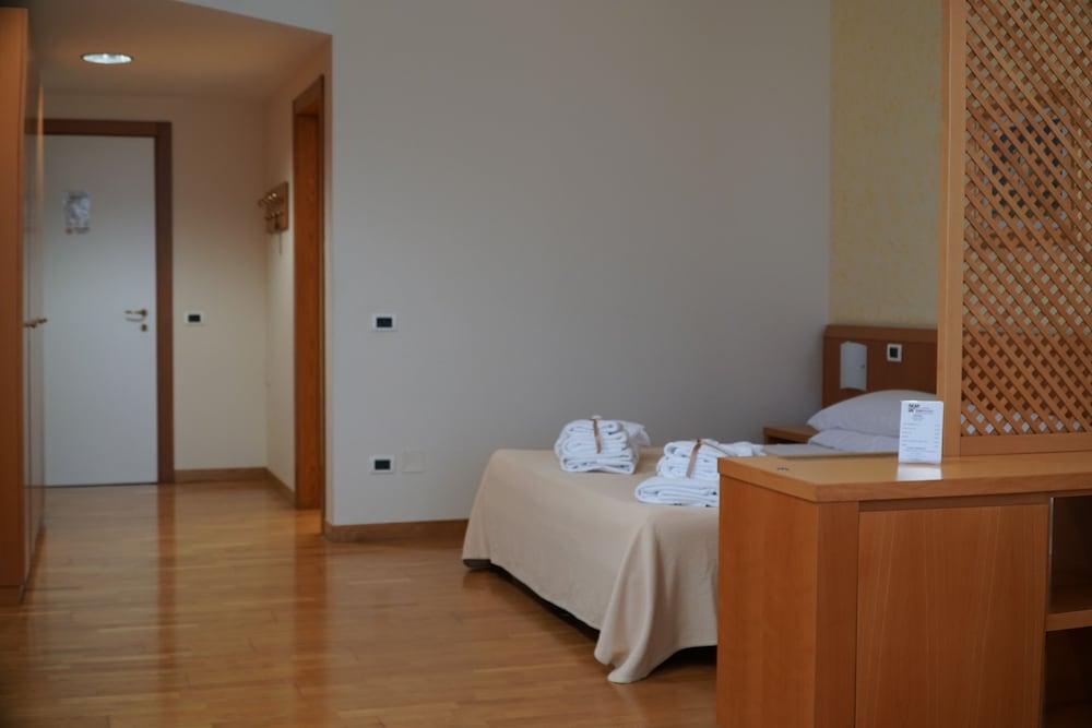 Tursport Aparthotel Taranto Eksteriør bilde